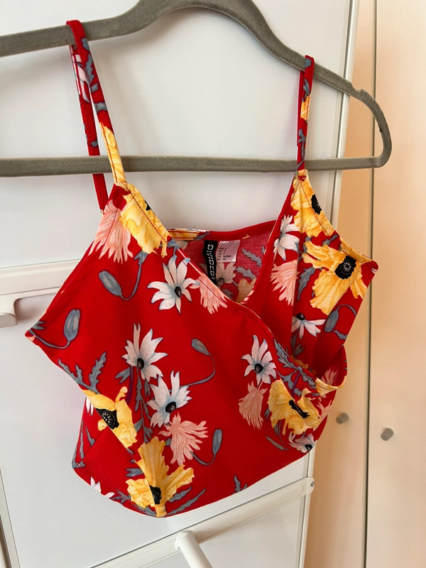 H&M flowerprint red top 4