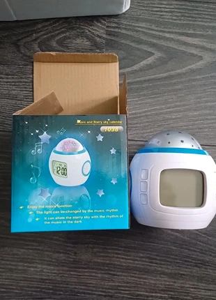 Digitale klok met sterrenprojector, staat: Nieuw zonder prijskaartje, € 6,00, € 7,00 inclusief Kopersbescherming