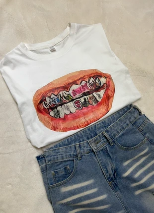 Y2K Graphic Lips/Grills T-shirt 💋 Size S - 100% Cotton, marque: Vintage Dressing, état: Neuf sans étiquette, taille: S, 9,99 €, 11,19 € Protection acheteurs incluse