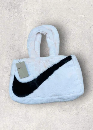 Sac à main Fourrure Nike Blanc Logo Noir - Neuf avec étiquette, marke: Nike, zustand: Neu, mit Etikett, 39,90 €, 42,60 € beinhaltet Vinted-Käuferschutz Pro