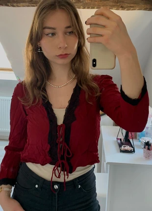 beautiful dark red blouse with black lace, marque: Zara, état: Très bon état, taille: XS / 34 / 6, 5,50 €, 6,48 € Protection acheteurs incluse