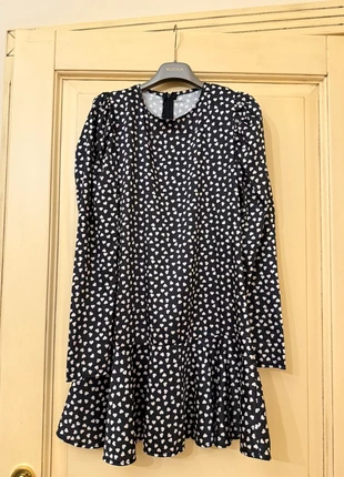 Vestito nero con cuoricini, brand: Nero, condizioni: Nuovo senza cartellino, taglia: M / IT 42 / EU 38, €5.00, €5.95 include la Protezione acquisti