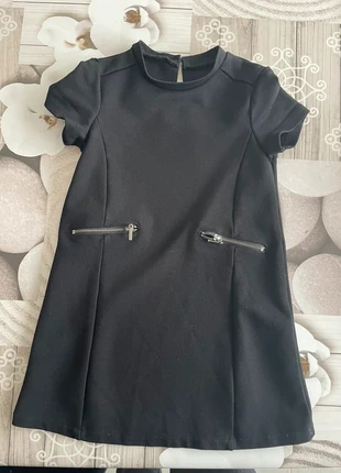 Robe noire, merk: Kiabi, staat: Heel goed, maat: 6 jaar / 116 cm, € 3,00, € 3,85 inclusief Kopersbescherming