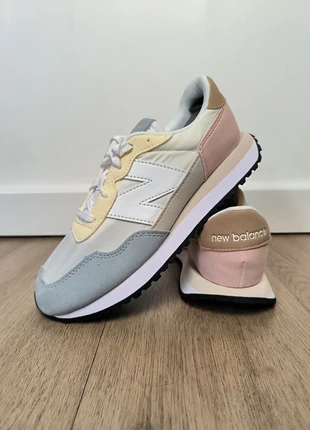 Basket femme New Balance 237, daim bleu ,  rose ,jaune et blanc 
taille 38
Neuf sans étiquette, marca: New Balance, estado: Novo sem etiquetas, tamanho: 38, €50.00, €53.20 inclui Proteção do Comprador Pro