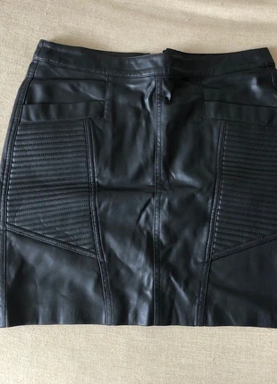 Black skirt supertrash size 40 , merk: SuperTrash, staat: Heel goed, maat: L / 40 / 12, € 15,00, € 16,45 inclusief Kopersbescherming