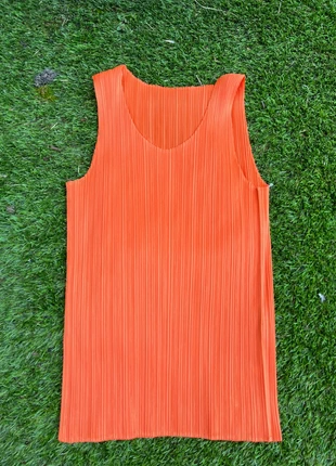 Débardeur Please Pleats isseymiyake, merk: Pleats Please Issey Miyake, staat: Nieuw zonder prijskaartje, maat: L / 40 / 12, € 90,00, € 95,20 inclusief Kopersbescherming