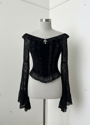 Haut gothique en dentelle noire à manches évasées, brand: véloria, condizioni: Ottime, taglia: M / IT 42 / EU 38, €30.00, €32.20 include la Protezione acquisti
