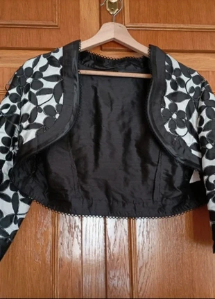 Chaqueta bolero Alba Conde elegante floral blanco y negro ceremonia evento T44-42-40, marque: Alba Conde, état: Très bon état, taille: XXL / 44 / 16, 47,00 €, 50,05 € Protection acheteurs incluse