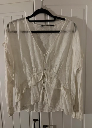 Lightweight Blouse with Textured Detail Longsleeve V-Kneck, brand: Zara, condition: Very good, size: XS / 6, £4.00, £4.90 includes Buyer Protection