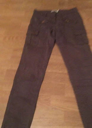 Pantalon vert kaki , merk: Gémo, staat: Heel goed, maat: XXXS / 30 / 2, € 5,00, € 5,95 inclusief Kopersbescherming