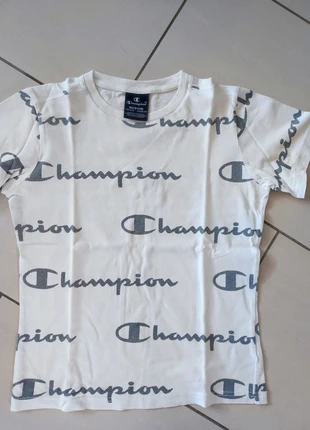 Tee shirt Champion, marque: Champion, état: Très bon état, taille: 9 ans / 134 cm, 5,00 €, 5,95 € Protection acheteurs incluse