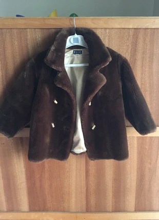 Manteau épais enfant 4 ans fourrure marron , merk: ELLE, staat: Heel goed, maat: 4 jaar / 104 cm, € 8,00, € 9,10 inclusief Kopersbescherming