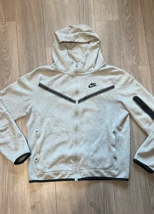Veste Nike Tech Fleece Gris, marque: Nike, état: Très bon état, taille: XS, 25,00 €, 26,95 € Protection acheteurs incluse