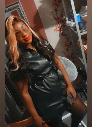 Robe similicuir H&M taille L, merk: H&M, staat: Heel goed, maat: L / 40 / 12, € 11,50, € 12,78 inclusief Kopersbescherming