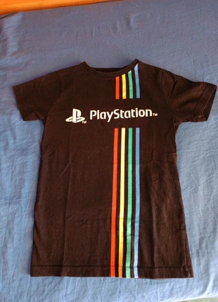 Playstation T-shirt, merk: PlayStation, staat: Heel goed, maat: 7 jaar / 122 cm, € 3,00, € 3,85 inclusief Kopersbescherming