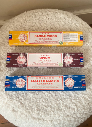 3 boites neuves bâtons d’encens, marke: Satya, zustand: Neu, mit Etikett, 3,00 €, 3,85 € inklusive Vinted-Käuferschutz