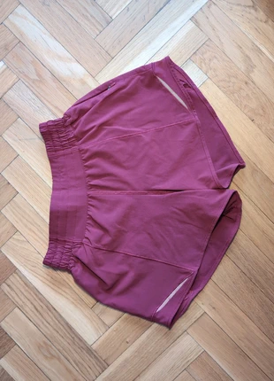 Short Lululemon hotty hot femme running taille 2 XXS violet rouge aubergine comme neuf, brand: Lululemon, condition: Very good, size: XXS / 32 / 4, €39.00, €41.65 includes Buyer Protection