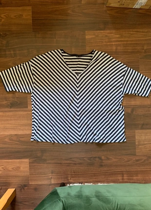 Laura Torelli Chevron Patterned Shortsleeve Womens Top Size 56/58, marque: Laura Torelli, état: Très bon état, taille: XXXL / 46 / 18, 4,00 €, 4,90 € Protection acheteurs incluse