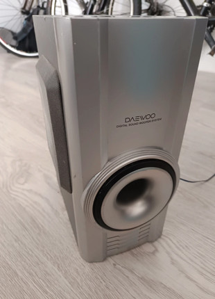 Obrázek k inzerátu: Subwoofer k domácímu kinu