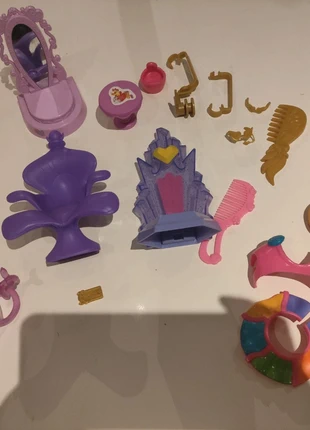 LOT d'accessoires My Little Pony G4 - Trône, Meubles, Peignes et Bijoux, brand: My Little Pony, condition: Satisfactory, size: One size, €8.00, €9.10 includes Buyer Protection