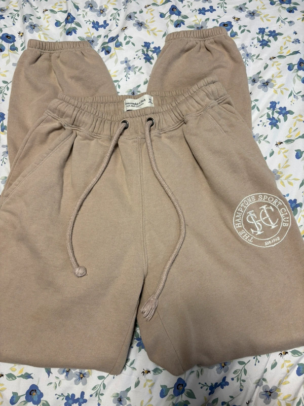 tan joggers 1