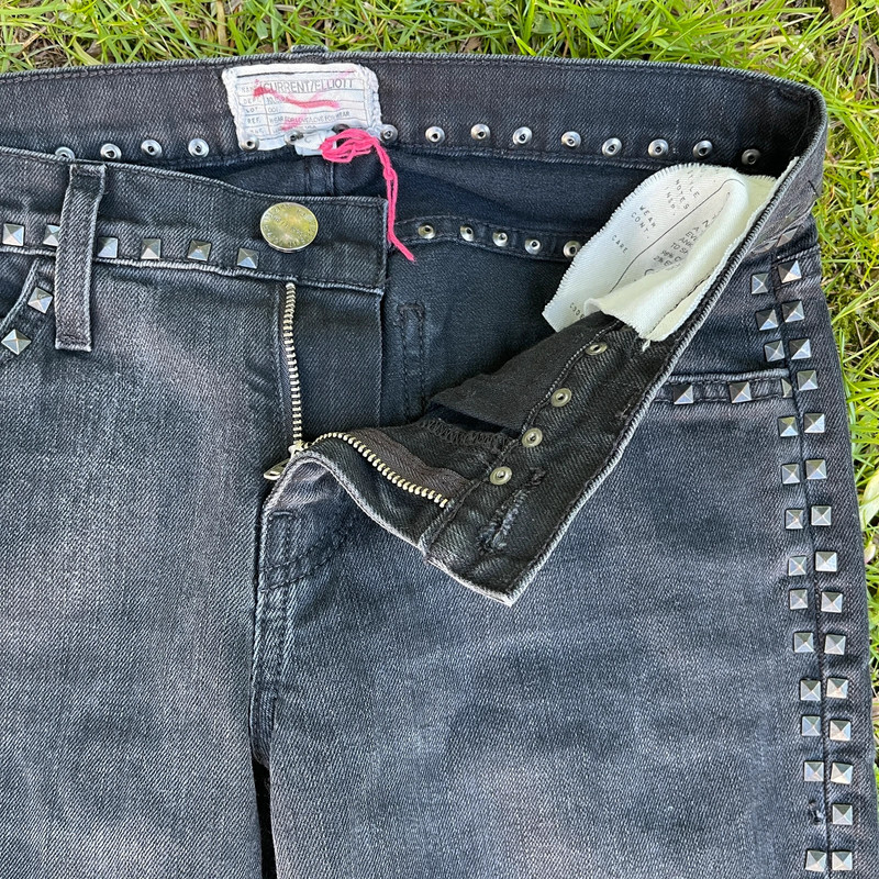 Current/Elliott Night with Studs Crop Skinny black denim jeans - size 25 2