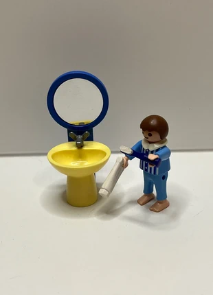 Playmobil Jongen aan wastafel 4661 compleet (334), merk: Playmobil, staat: Heel goed, maat: Universeel, € 2,99, € 3,84 inclusief Kopersbescherming Pro