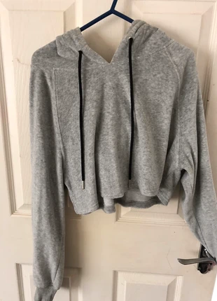 Fashion nova velvet cropped hoody , brand: Fashion Nova, condition: Very good, size: XS / UK 4-6, £7.00, £8.05 includes Buyer Protection