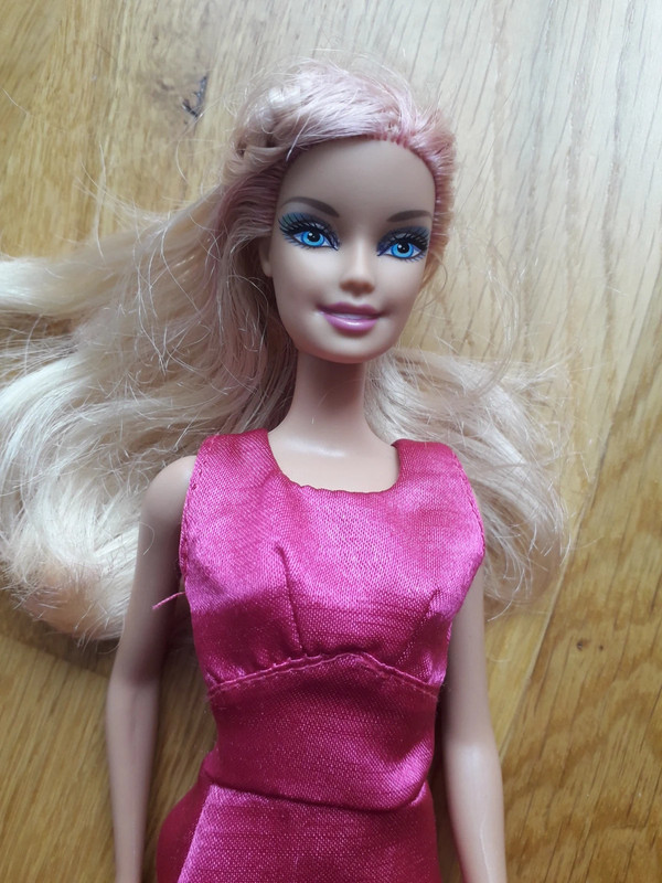 poupée Barbie robe rose