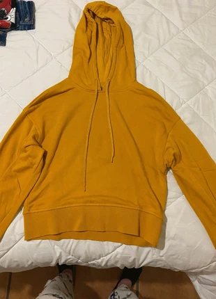 Sudadera corta color mostaza con gorro, marque: Bershka, état: Très bon état, taille: S / 36 / 8, 6,00 €, 7,00 € Protection acheteurs incluse