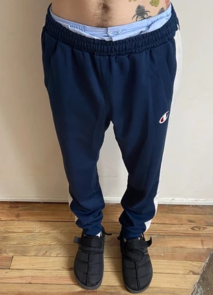champion dark blue joggers , marca: Champion, estado: Muy bueno, tamaño: L, 15,00 €, 16,45 € Protección al comprador incluida