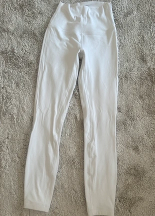 Lulu lemon legging blanc XS, marke: Lululemon, zustand: Sehr gut, größe: XS / 34 / 6, 59,00 €, 62,65 € inklusive Vinted-Käuferschutz
