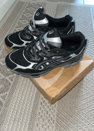 Asics Gel Nyc - Noir Argente - Taille 42 - Neuf avec étiquette, marca: Asics, estado: Novo com etiquetas, tamanho: 42, €60.00, €63.70 inclui Proteção do Comprador