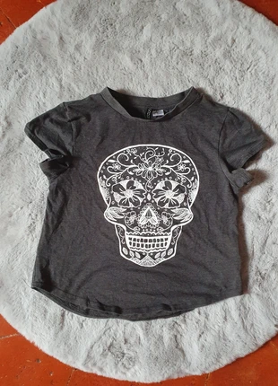 Crop top H&M gris chiné – Dia de los Muertos, brand: H&M Divided, condition: Very good, size: XS / 34 / 6, €4.00, €4.90 includes Buyer Protection