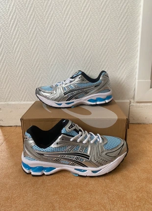 Asics Gel-Kayano 14 Bleu / taille 42 / neuf avec étiquette, marke: Asics, zustand: Neu, mit Etikett, größe: 42, 79,99 €, 84,69 € inklusive Vinted-Käuferschutz
