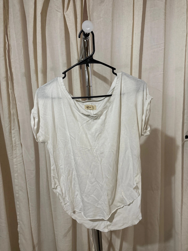 Hollister White Tshirt 1