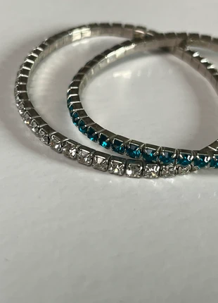 Lot de deux bracelets argentés à pierres taille modulable, 1 bleu et 1 Crystal, zustand: Sehr gut, 9,00 €, 10,15 € inklusive Vinted-Käuferschutz