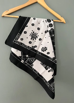 Vintage 1970s Black & White Scarf, brand: Vintage, condition: Very good, €3.00, €3.85 includes Buyer Protection