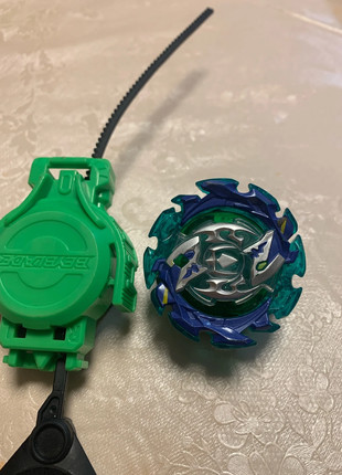 Beyblade - Lanceur Beyblade Requin et Toupie Beyblade Burst Turbo -  Forneus: .fr: Jeux et Jouets