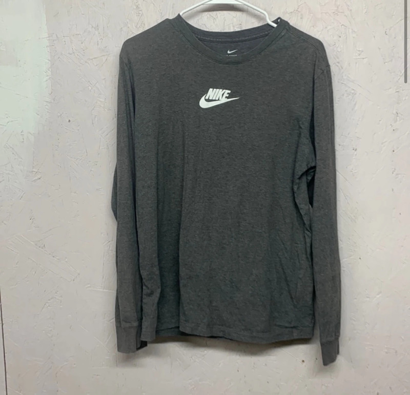 Men’s medium Nike long sleeve shirt 3
