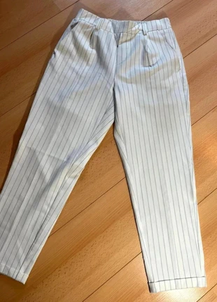Pantalon Stradivarius blanc à fines rayures – taille S – élégant et confortable, marque: Stradivarius, état: Très bon état, taille: S / 36 / 8, 5,00 €, 5,95 € Protection acheteurs incluse