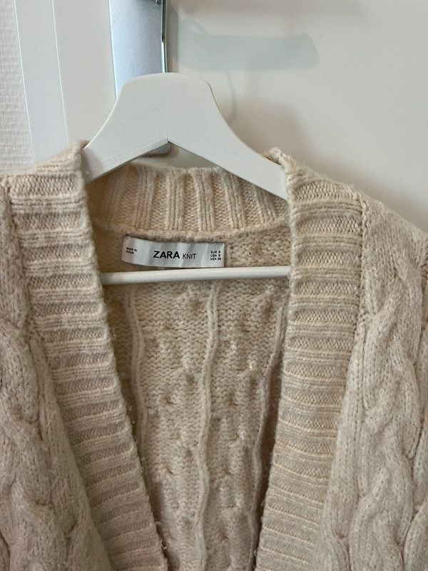 Zara knit vest met knopen. 2