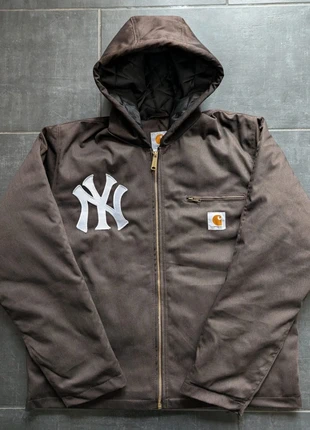 The 2025 Carhartt active embroidered reworked jacket in Maroon, brand: Carhartt, condizioni: Nuovo senza cartellino, taglia: L, €99.00, €104.65 include la Protezione acquisti Pro