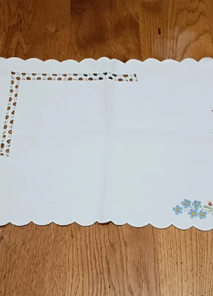 1 napperon blanc, état: Très bon état, 1,50 €, 2,28 € Protection acheteurs incluse