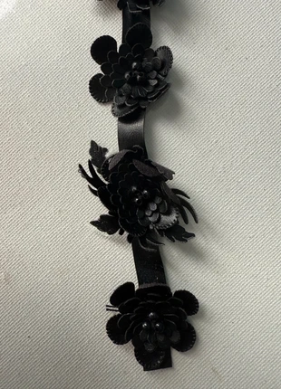 Galon simili cuir petites fleurs camélia noir par 1 mètre, marque: Galon simili cuir petites fleurs noir, état: Très bon état, 6,00 €, 7,00 € Protection acheteurs incluse