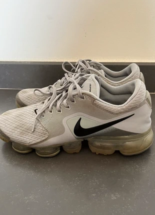 AirVapormax grise nike , marke: Nike, zustand: Gut, größe: 37.5, 17,90 €, 19,50 € inklusive Vinted-Käuferschutz
