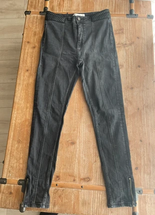 Jean Zara gris anthracite très bon état taille 38 bi matière, brand: Zara, condizioni: Ottime, taglia: M / IT 42 / EU 38, €8.00, €9.10 include la Protezione acquisti