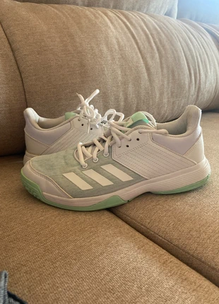 Tenis de balonmano adidas, merk: adidas, staat: Heel goed, maat: 37.5, € 43,00, € 45,85 inclusief Kopersbescherming