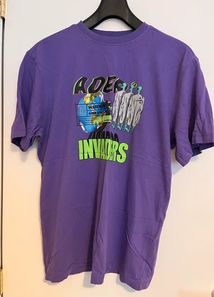 Purple Graphic Streetwear T-Shirt – Bold Alien Print, marque: ADER error, état: Neuf sans étiquette, taille: S, 26,00 €, 28,00 € Protection acheteurs incluse