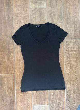 Maglietta nera basic Tommy Hilfiger, marca: Tommy Hilfiger, estado: Muy bueno, tamaño: XS / 34 / 6, 5,00 €, 5,95 € Protección al comprador incluida